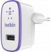 Base de chargeur secteur Belkin blanche et violette